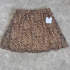 Never worn, leopard skirt! size medium, still has original tag on it.